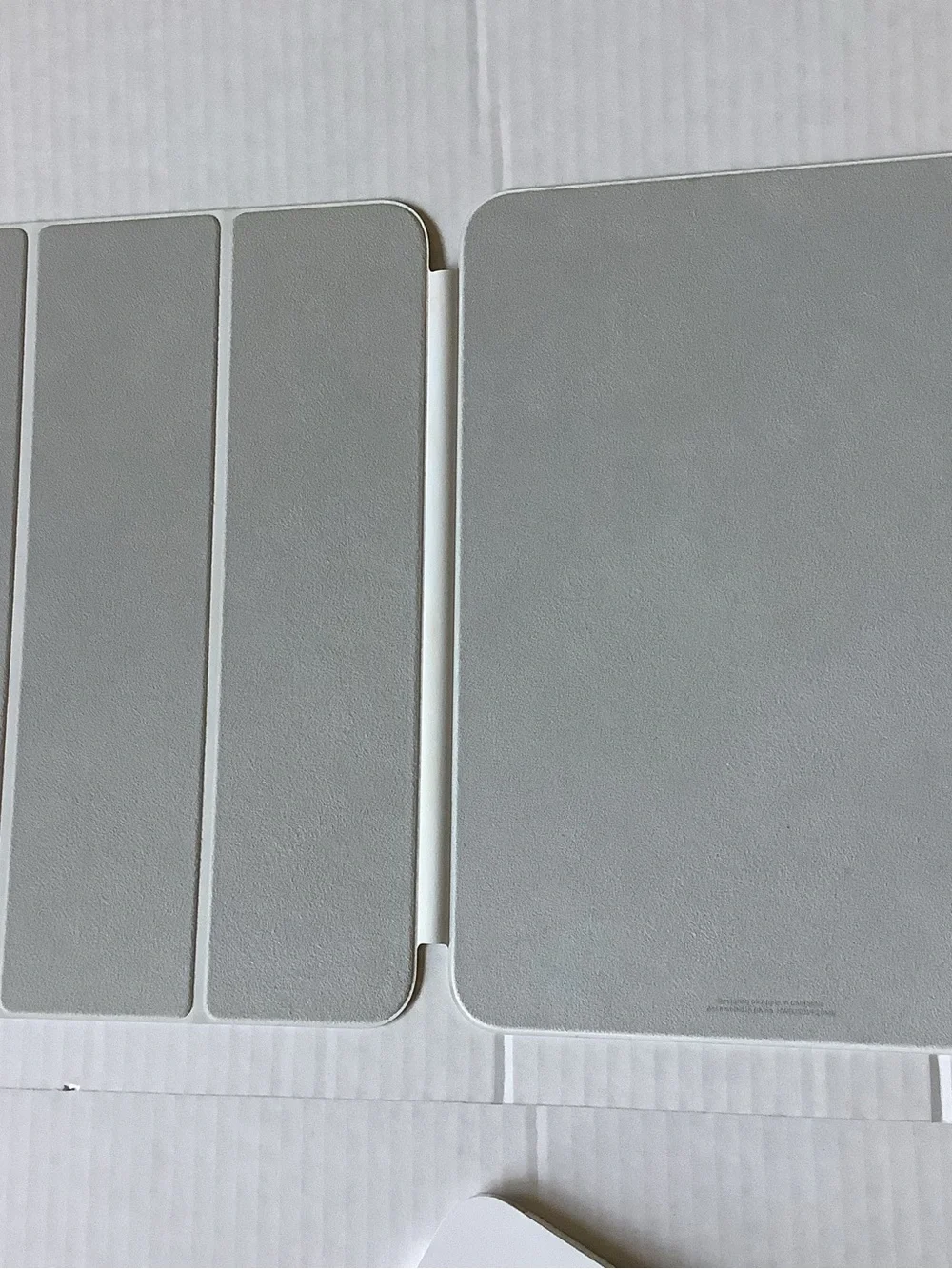 Apple Smart Folio for iPad (10th generation) in White.